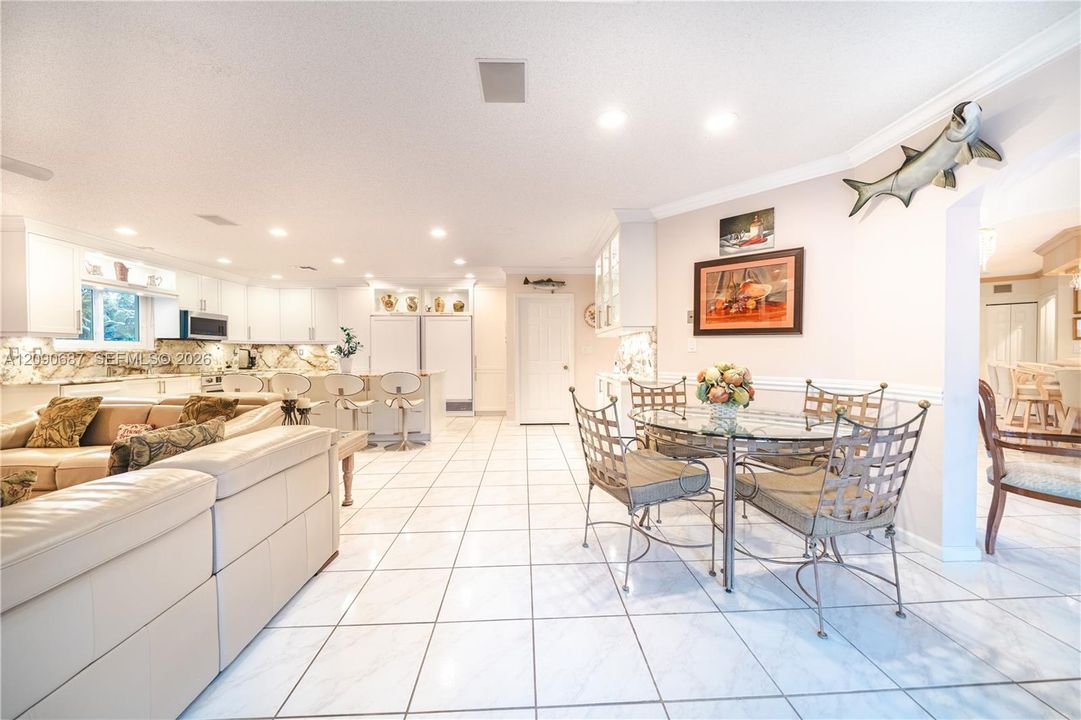 For Sale: $1,800,000 (5 beds, 3 baths, 4213 Square Feet)