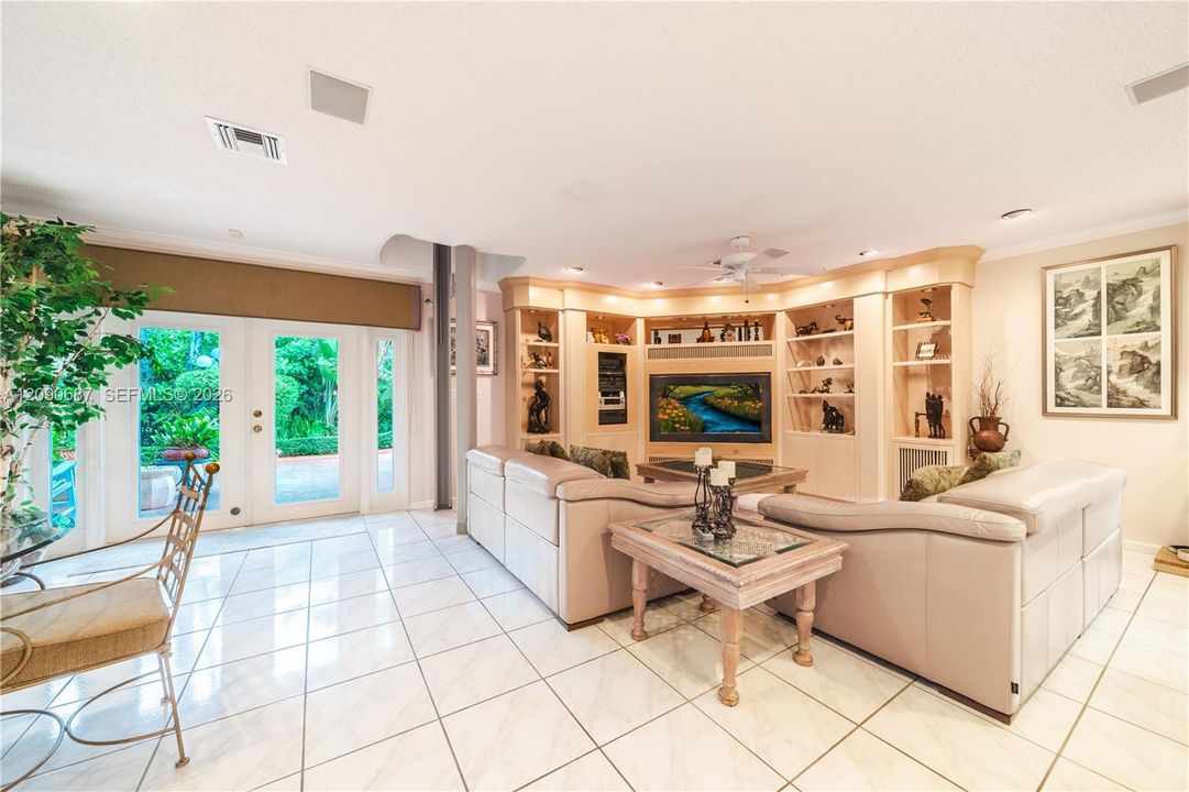 For Sale: $1,800,000 (5 beds, 3 baths, 4213 Square Feet)