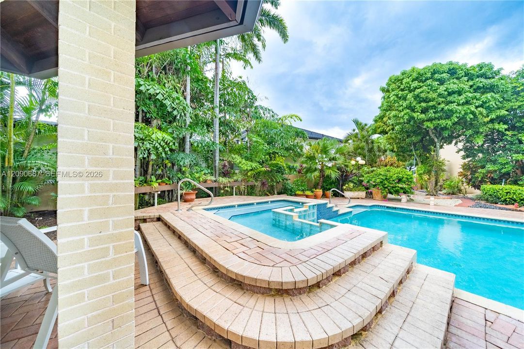 For Sale: $1,800,000 (5 beds, 3 baths, 4213 Square Feet)