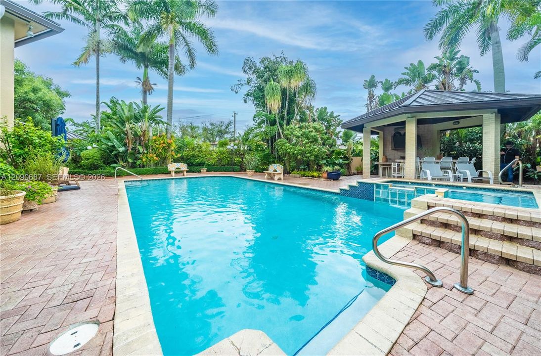 For Sale: $1,800,000 (5 beds, 3 baths, 4213 Square Feet)