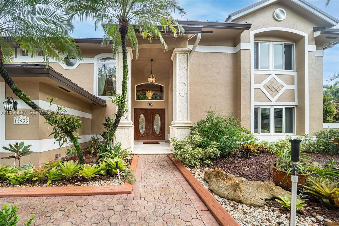 For Sale: $1,800,000 (5 beds, 3 baths, 4213 Square Feet)
