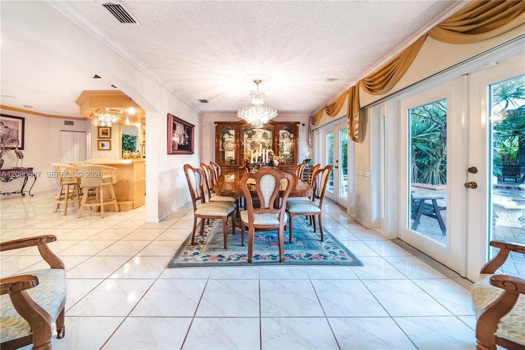 For Sale: $1,800,000 (5 beds, 3 baths, 4213 Square Feet)