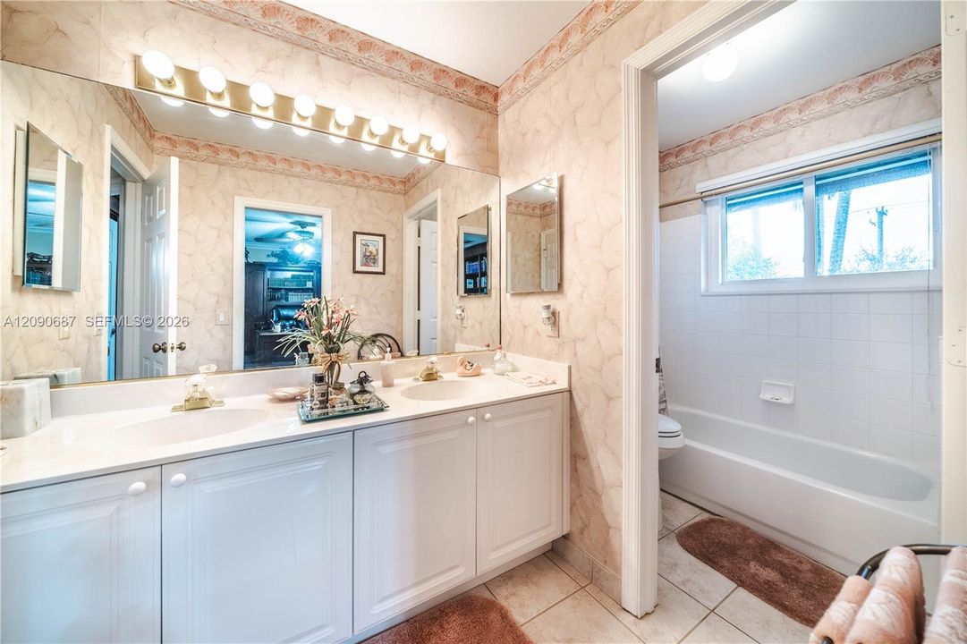 For Sale: $1,800,000 (5 beds, 3 baths, 4213 Square Feet)