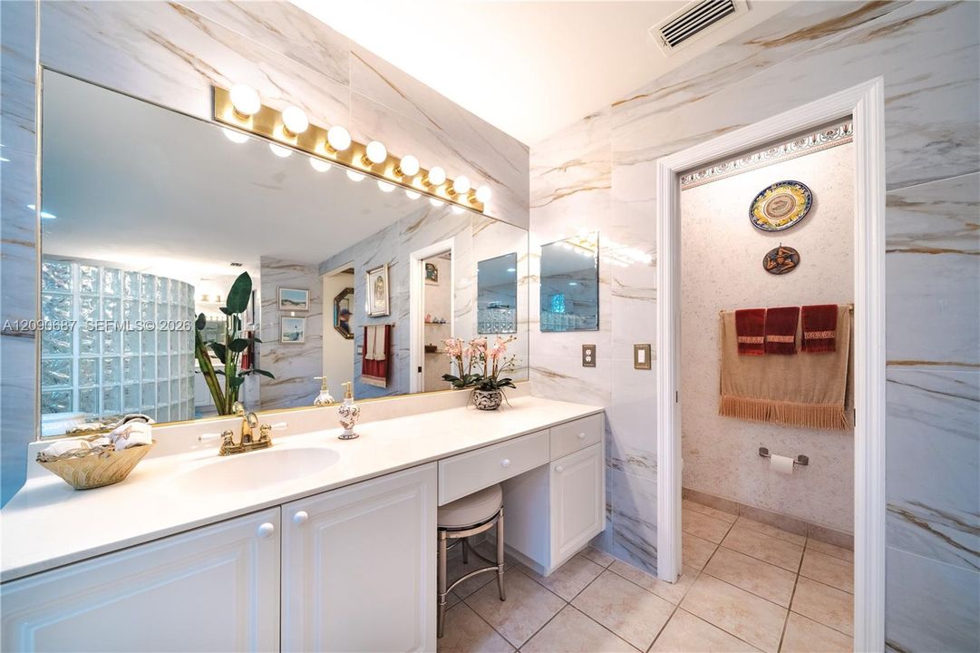 For Sale: $1,800,000 (5 beds, 3 baths, 4213 Square Feet)