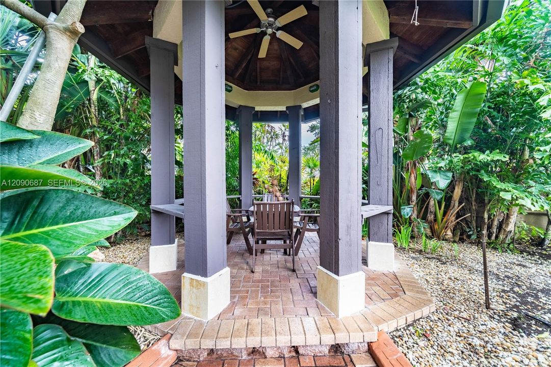 For Sale: $1,800,000 (5 beds, 3 baths, 4213 Square Feet)