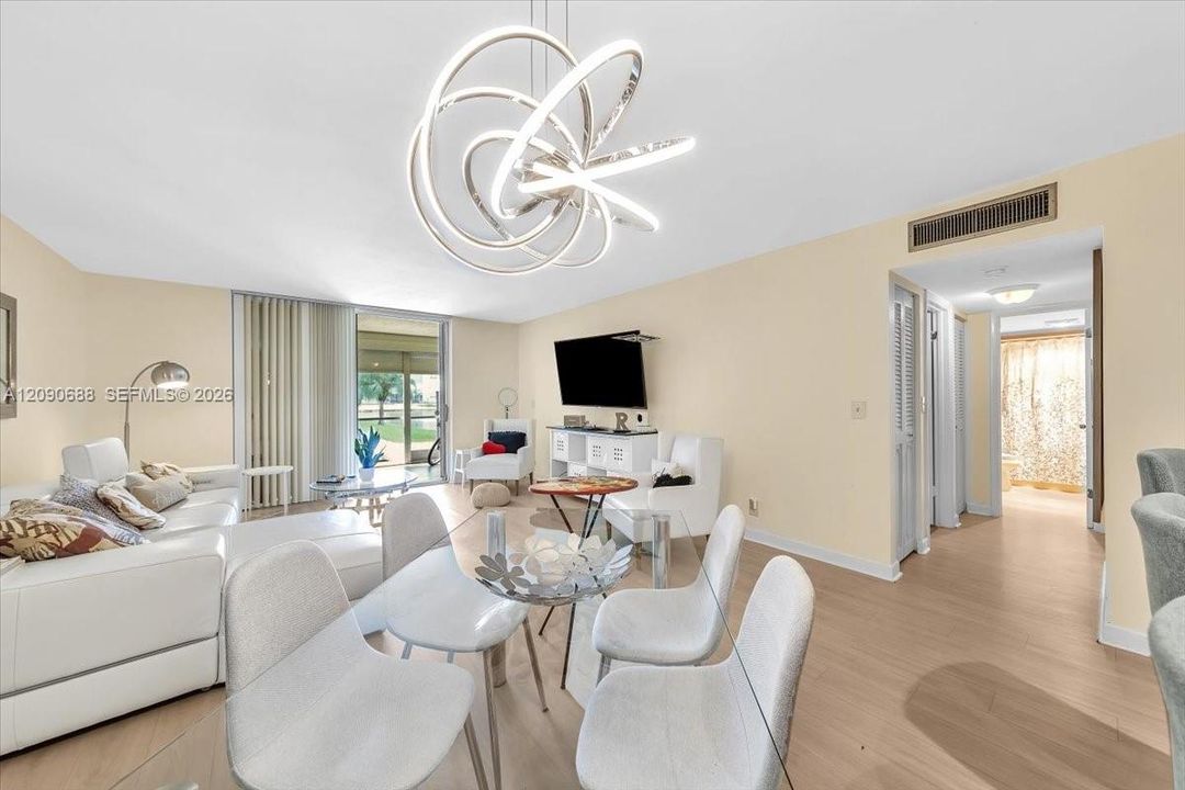For Sale: $225,000 (2 beds, 2 baths, 1144 Square Feet)