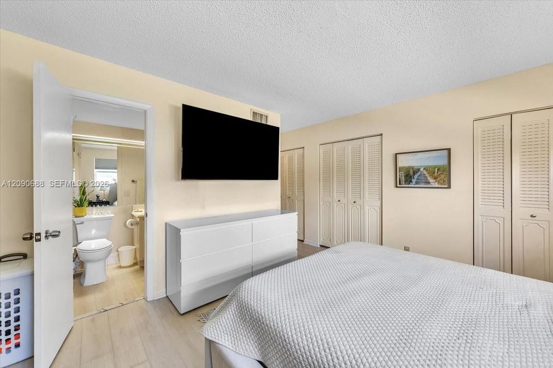 For Sale: $225,000 (2 beds, 2 baths, 1144 Square Feet)