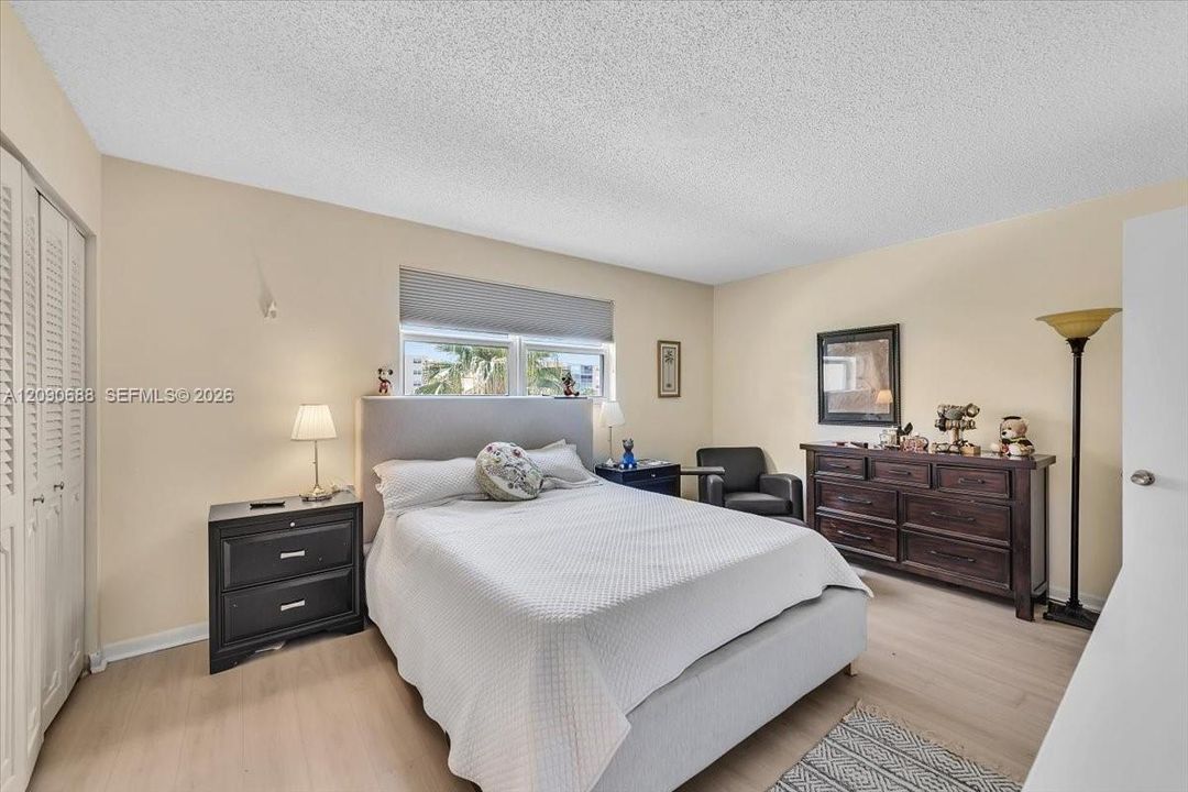 For Sale: $225,000 (2 beds, 2 baths, 1144 Square Feet)