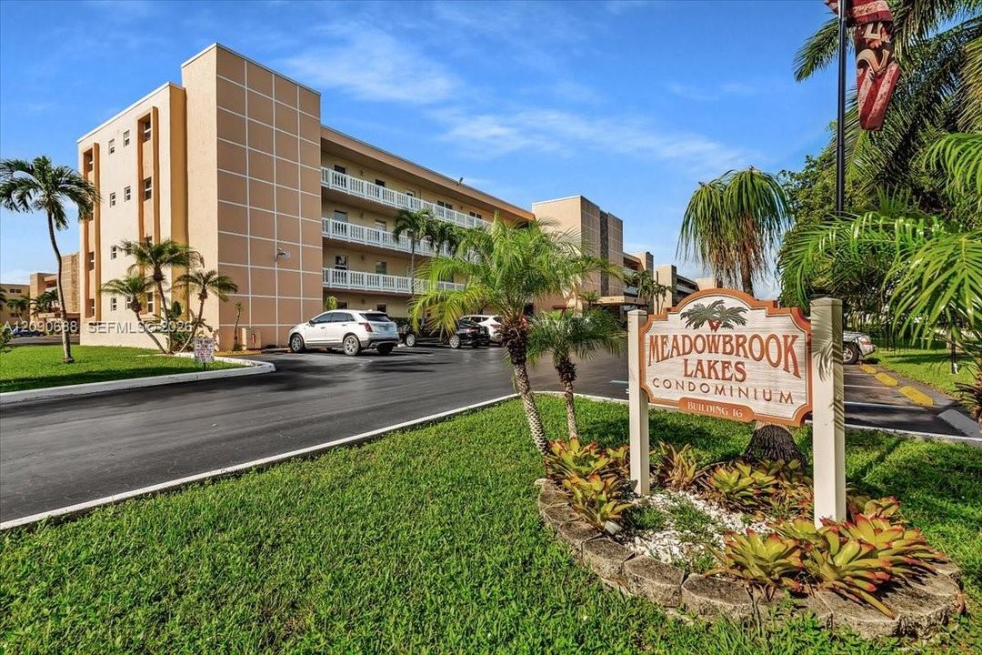 For Sale: $225,000 (2 beds, 2 baths, 1144 Square Feet)