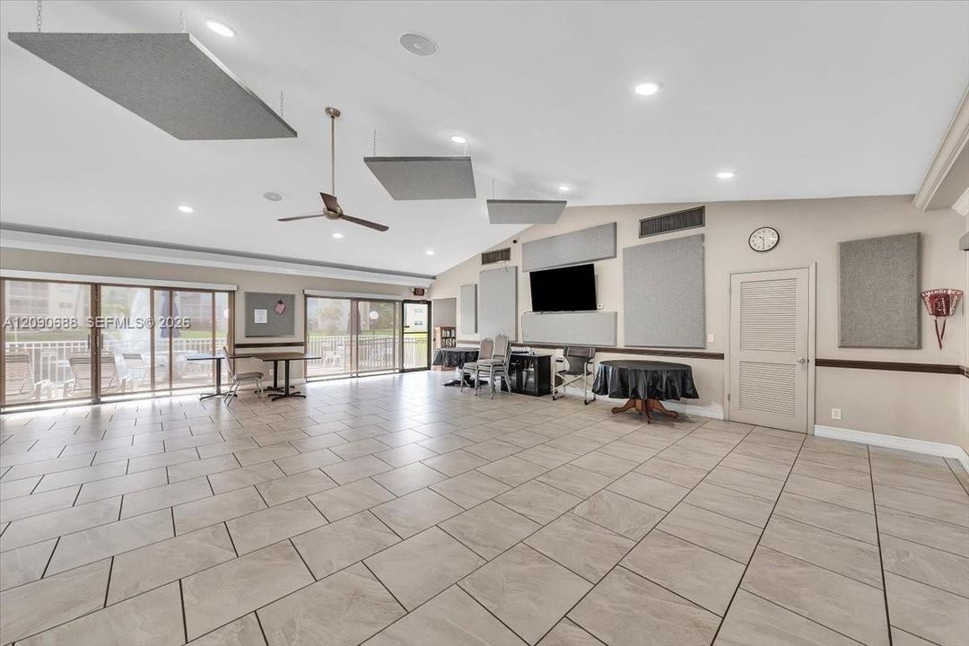 For Sale: $225,000 (2 beds, 2 baths, 1144 Square Feet)