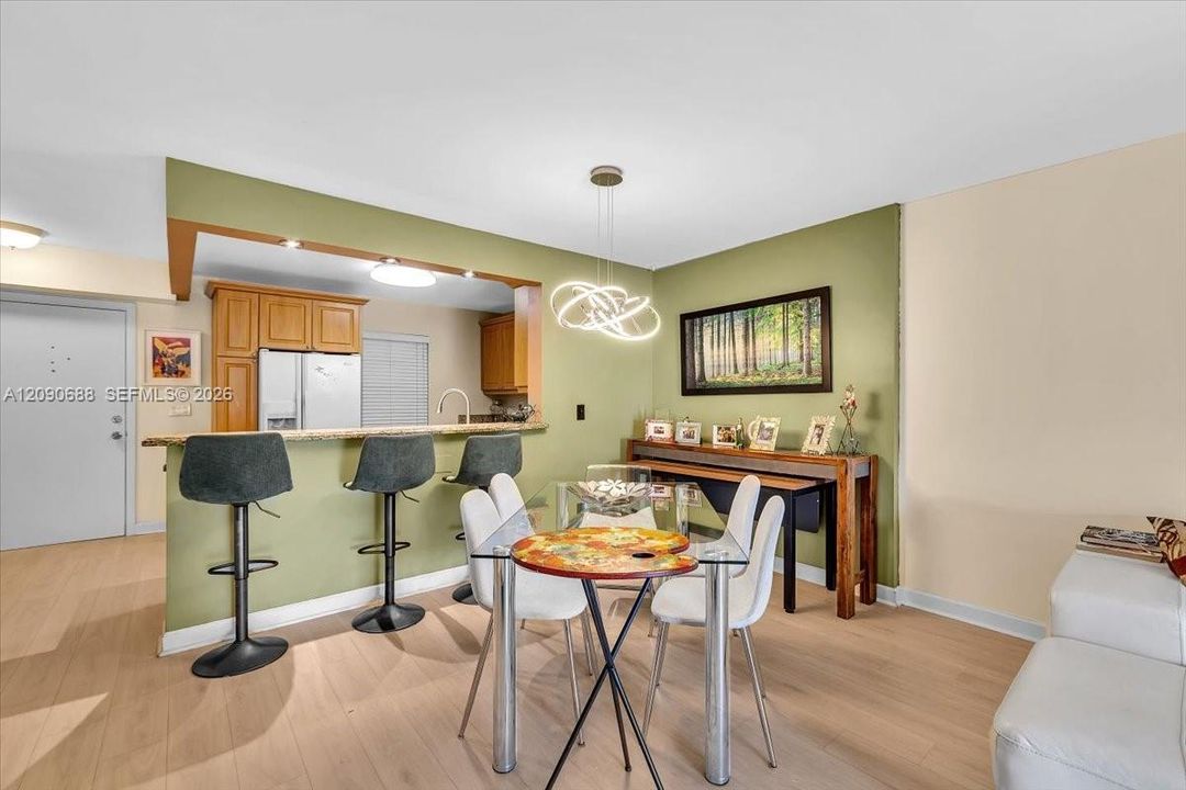 For Sale: $225,000 (2 beds, 2 baths, 1144 Square Feet)
