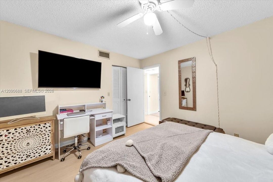 For Sale: $225,000 (2 beds, 2 baths, 1144 Square Feet)