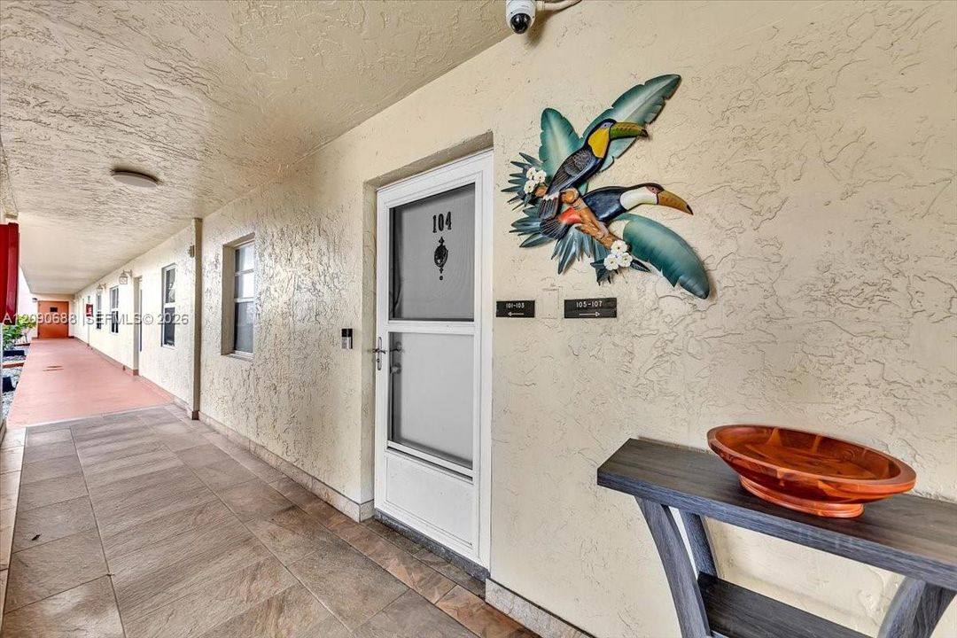 For Sale: $225,000 (2 beds, 2 baths, 1144 Square Feet)