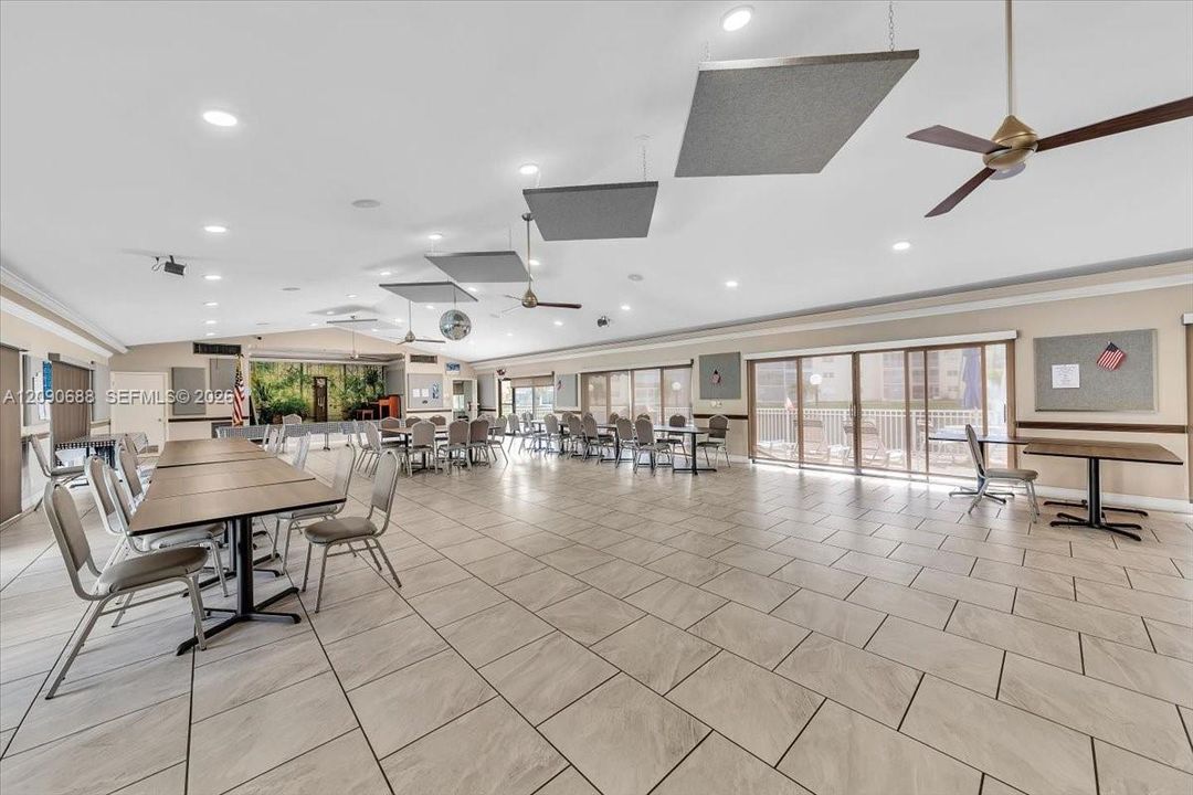 For Sale: $225,000 (2 beds, 2 baths, 1144 Square Feet)
