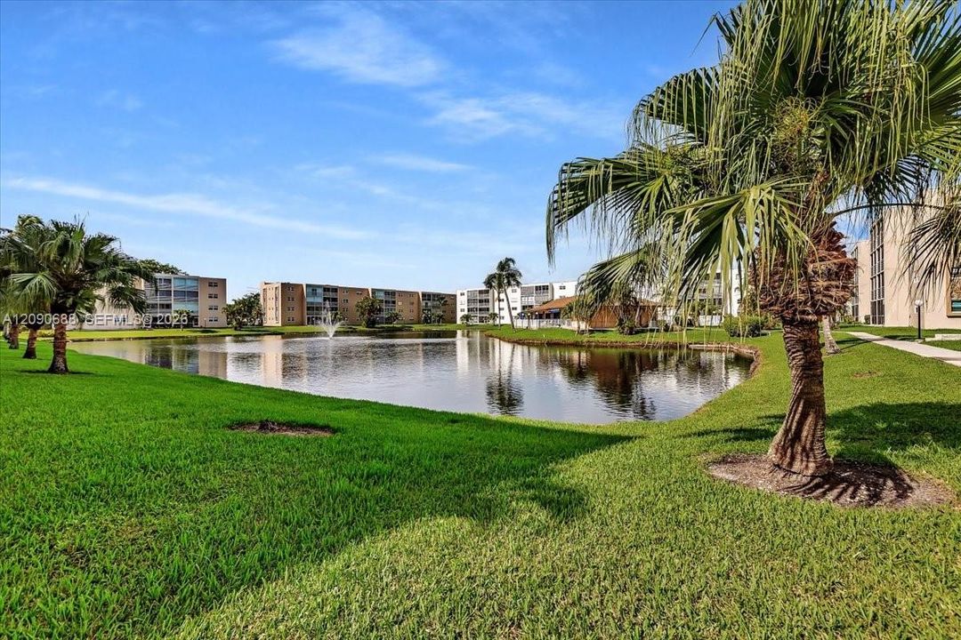 For Sale: $225,000 (2 beds, 2 baths, 1144 Square Feet)