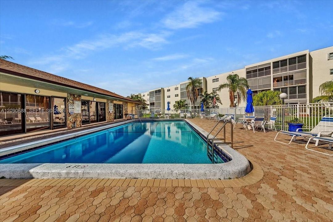 For Sale: $225,000 (2 beds, 2 baths, 1144 Square Feet)