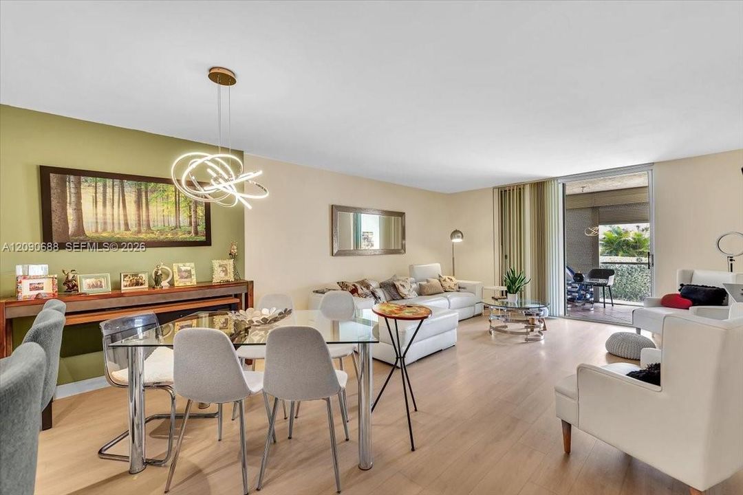 For Sale: $225,000 (2 beds, 2 baths, 1144 Square Feet)