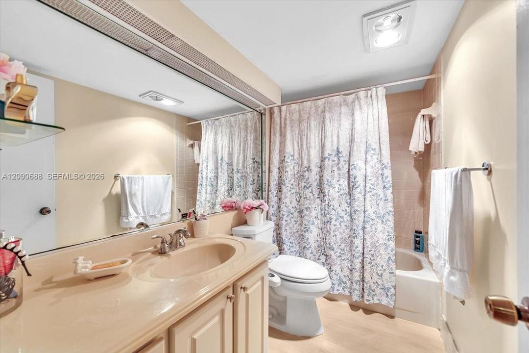 For Sale: $225,000 (2 beds, 2 baths, 1144 Square Feet)