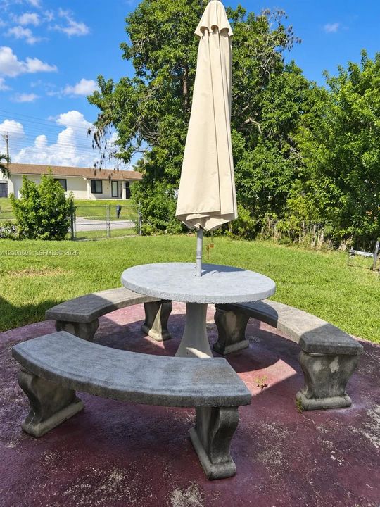 En Venta: $525,900 (4 camas, 2 baños, 1334 Pies cuadrados)