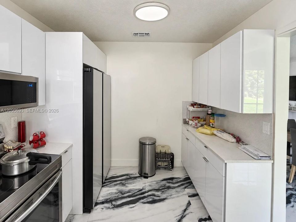 En Venta: $525,900 (4 camas, 2 baños, 1334 Pies cuadrados)