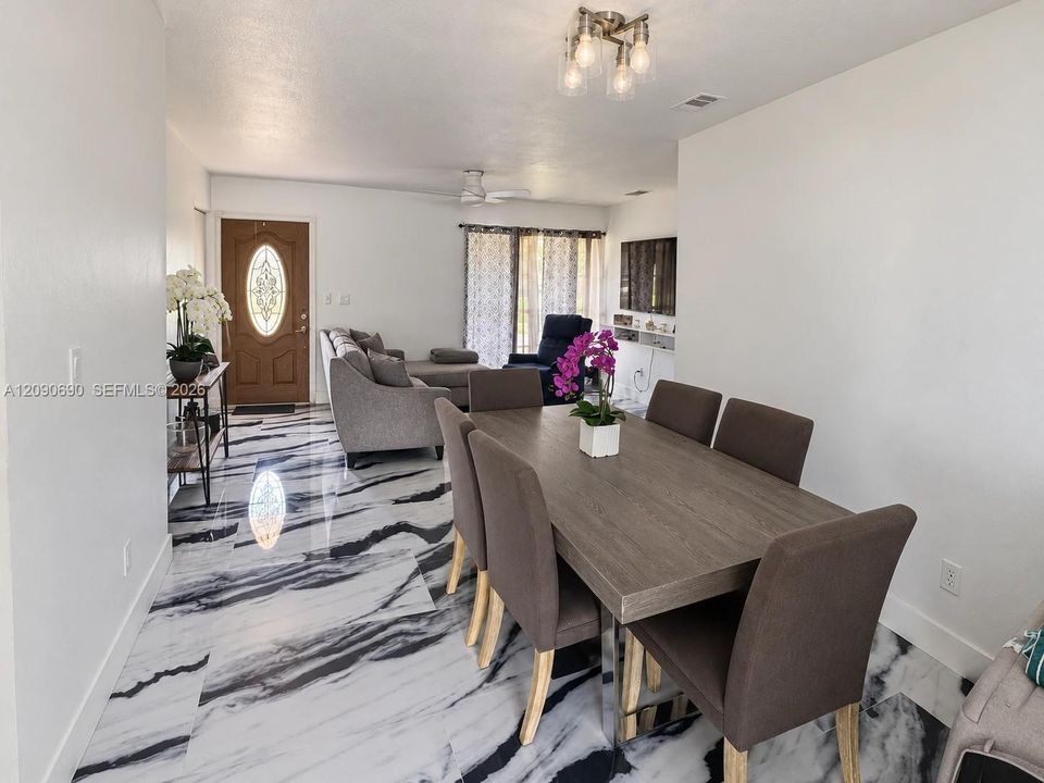 En Venta: $525,900 (4 camas, 2 baños, 1334 Pies cuadrados)