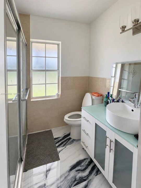 En Venta: $525,900 (4 camas, 2 baños, 1334 Pies cuadrados)