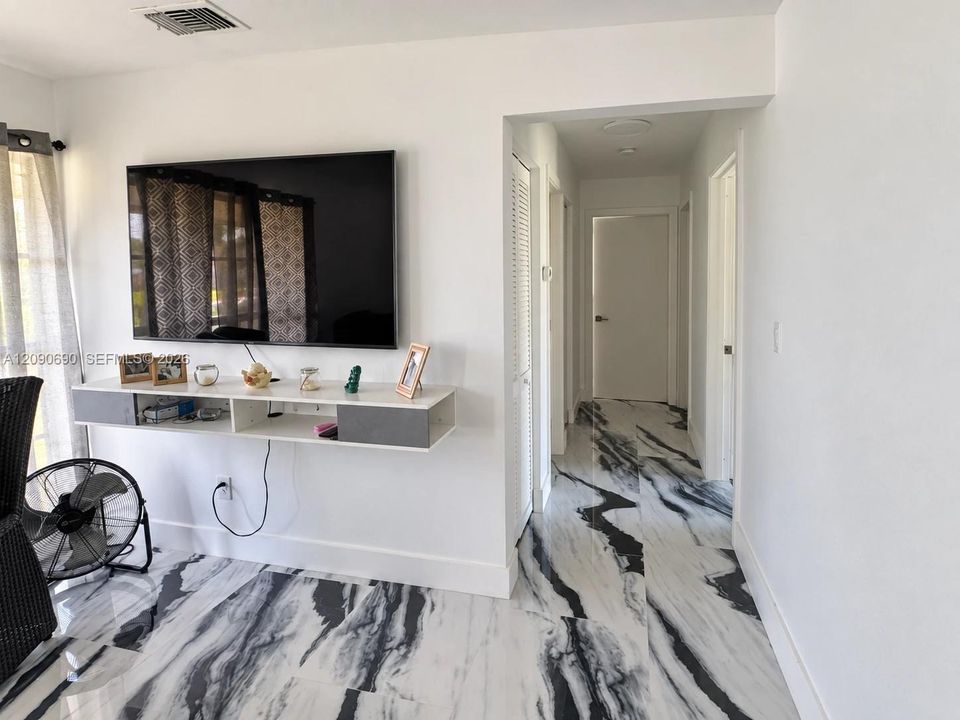 En Venta: $525,900 (4 camas, 2 baños, 1334 Pies cuadrados)