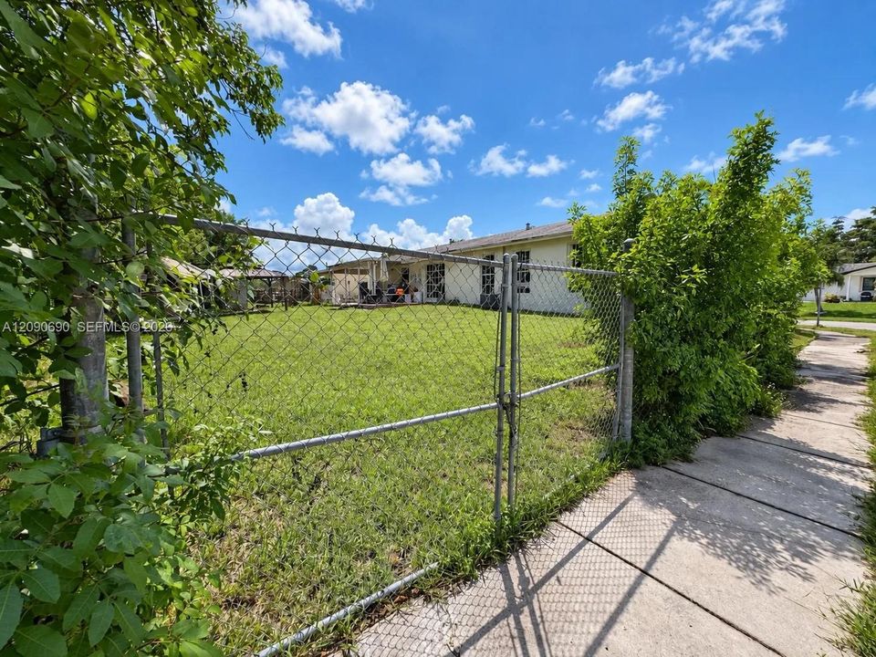 En Venta: $525,900 (4 camas, 2 baños, 1334 Pies cuadrados)