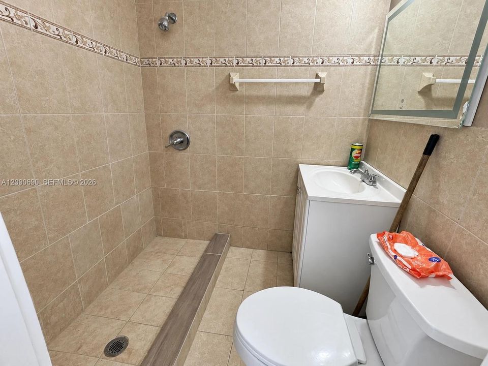 En Venta: $525,900 (4 camas, 2 baños, 1334 Pies cuadrados)