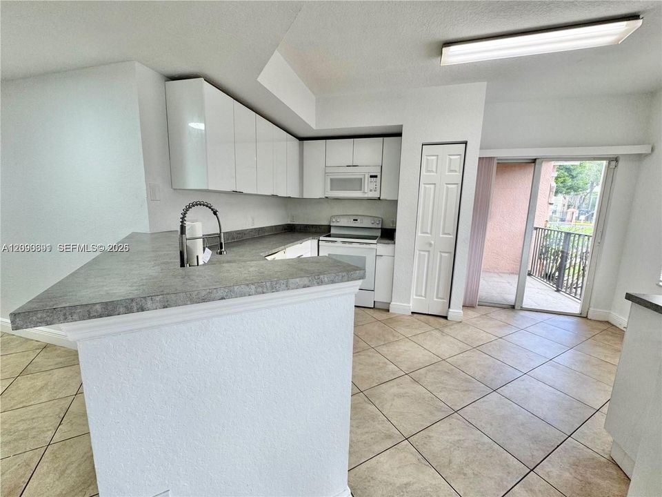 For Rent: $2,500 (3 beds, 2 baths, 1480 Square Feet)