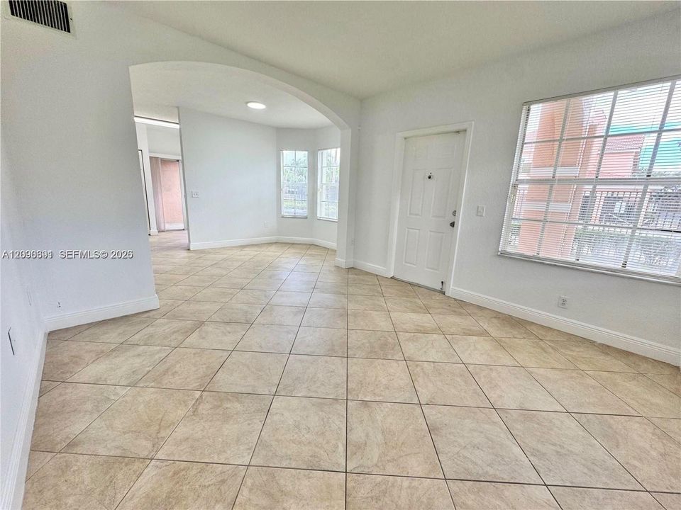 For Rent: $2,500 (3 beds, 2 baths, 1480 Square Feet)