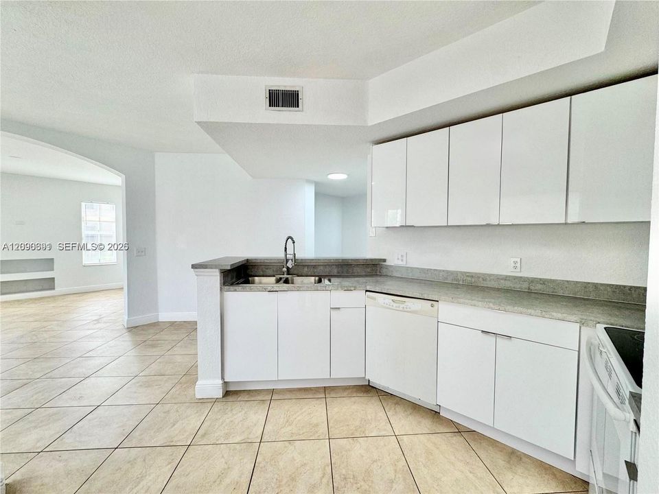 For Rent: $2,500 (3 beds, 2 baths, 1480 Square Feet)