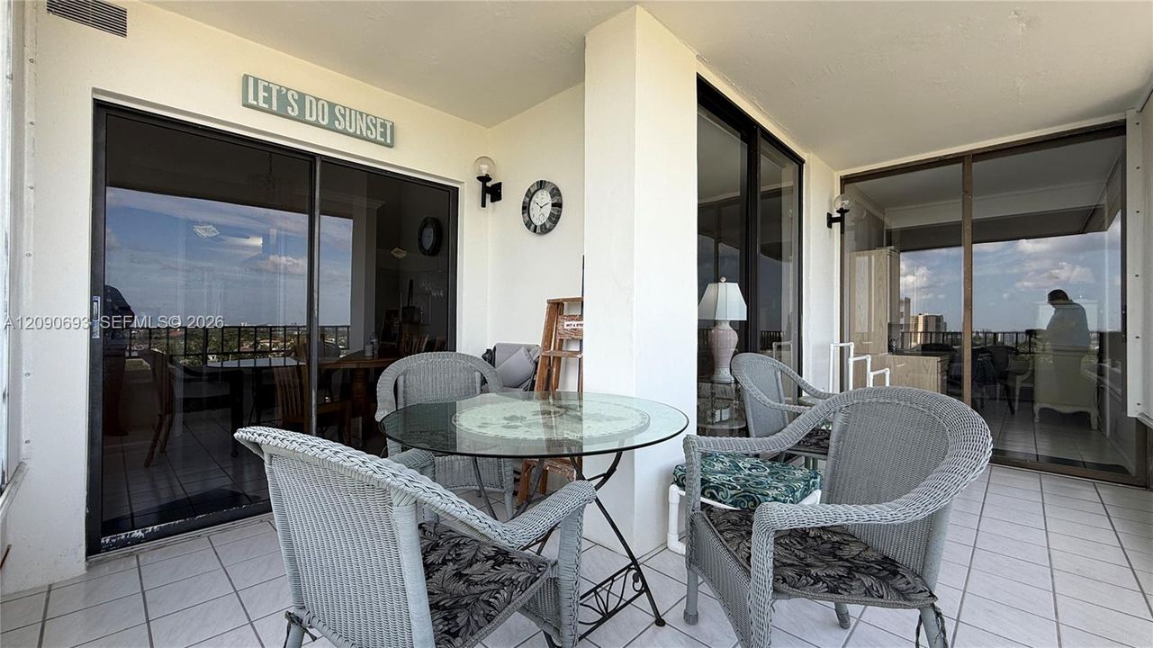 For Sale: $545,000 (2 beds, 2 baths, 1426 Square Feet)