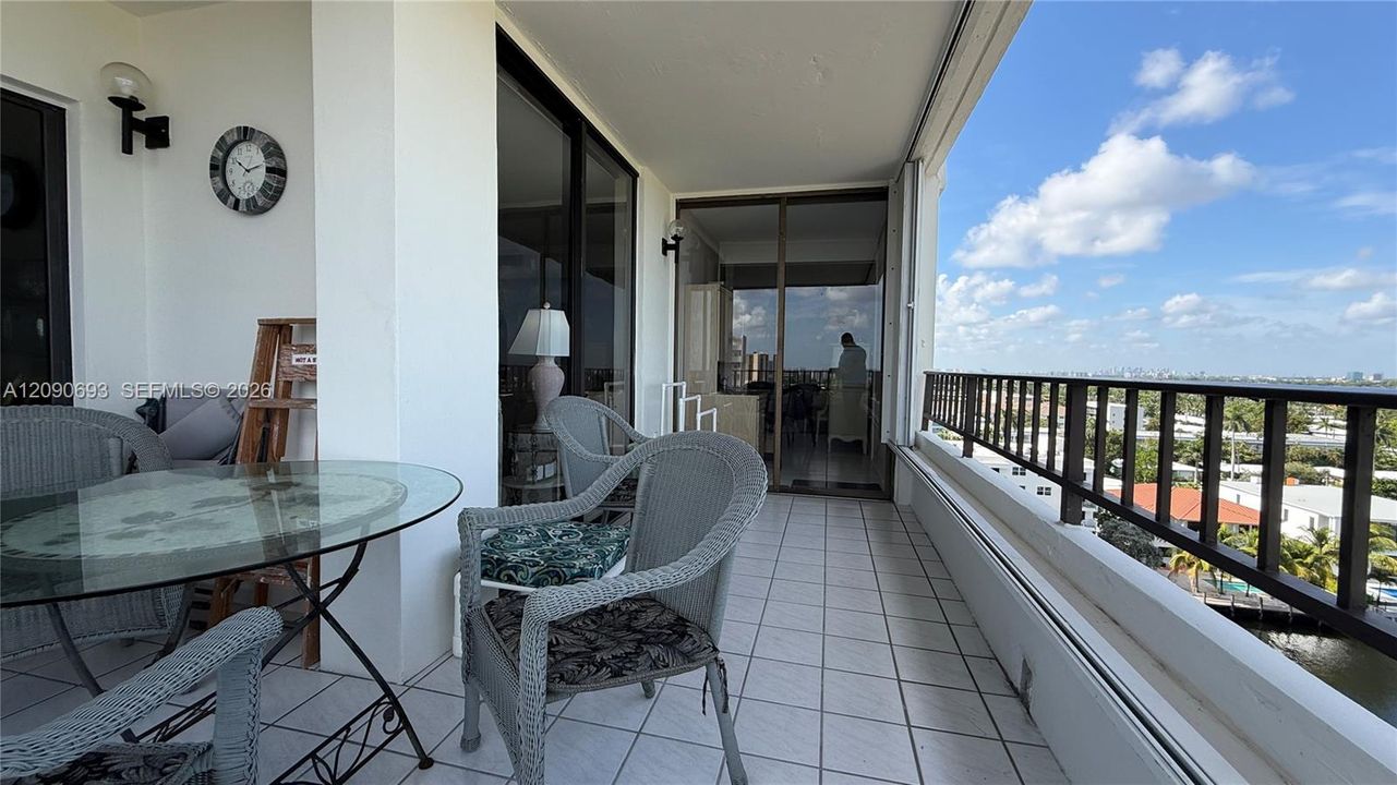 For Sale: $545,000 (2 beds, 2 baths, 1426 Square Feet)
