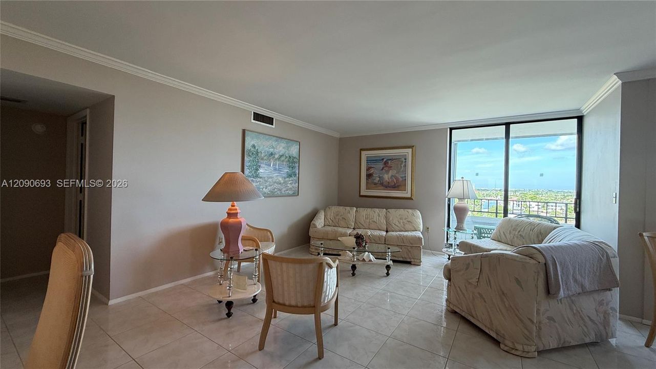 For Sale: $545,000 (2 beds, 2 baths, 1426 Square Feet)