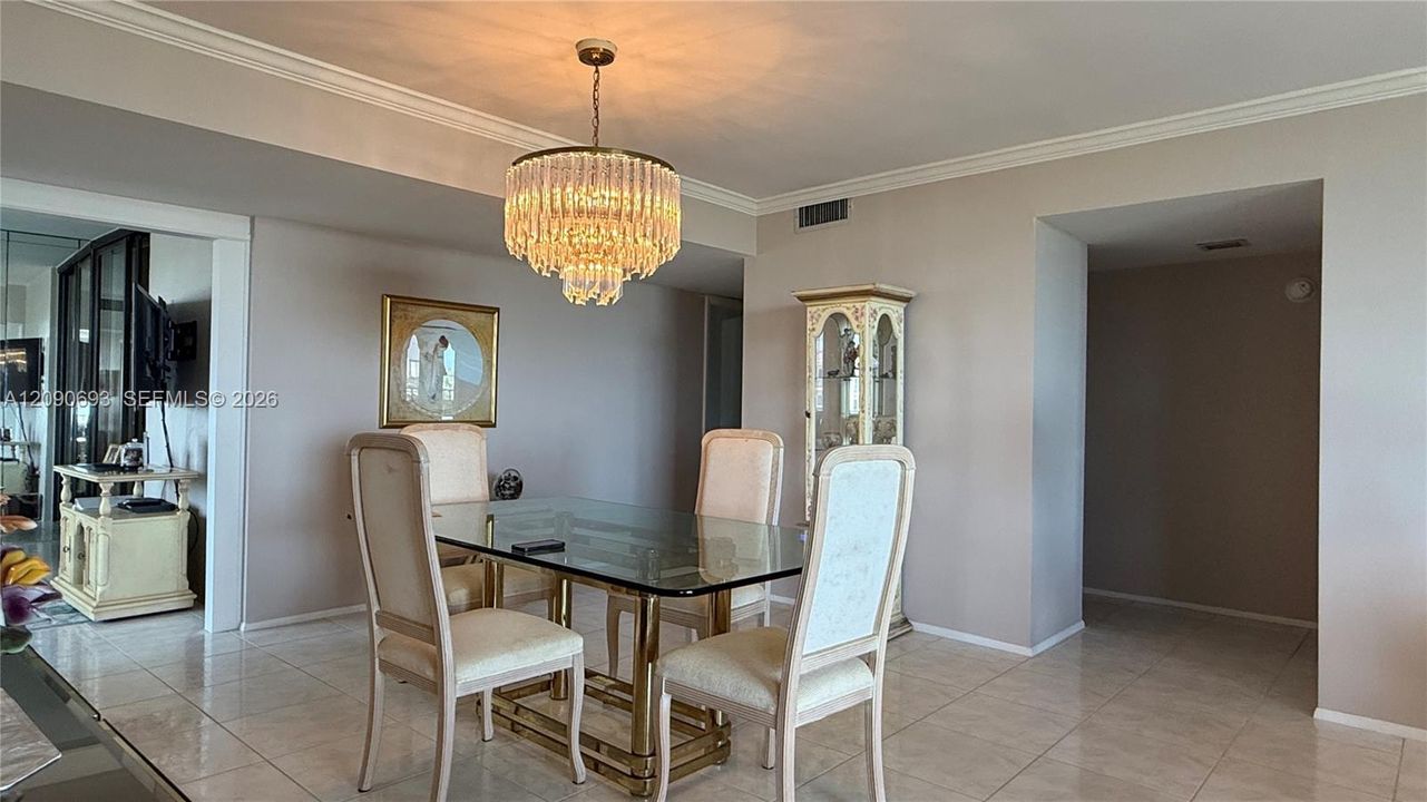 For Sale: $545,000 (2 beds, 2 baths, 1426 Square Feet)