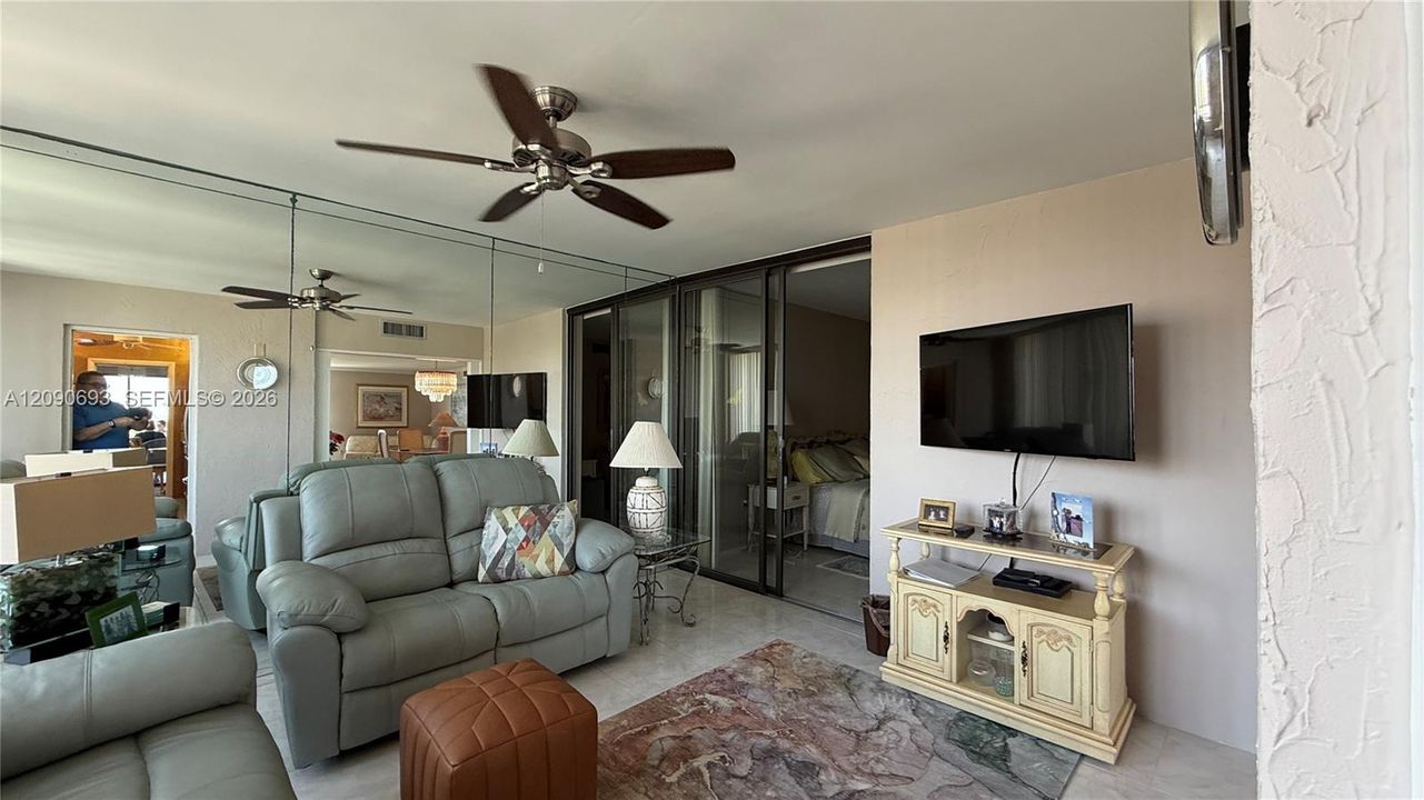 For Sale: $545,000 (2 beds, 2 baths, 1426 Square Feet)
