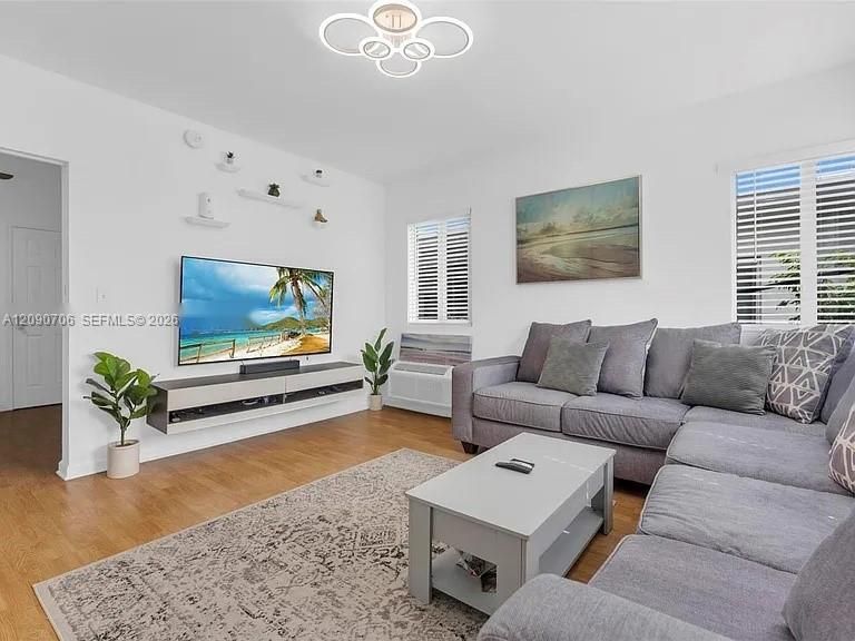 На продажу: $205,000 (1 спален, 1 ванн, 400 Квадратных фут)