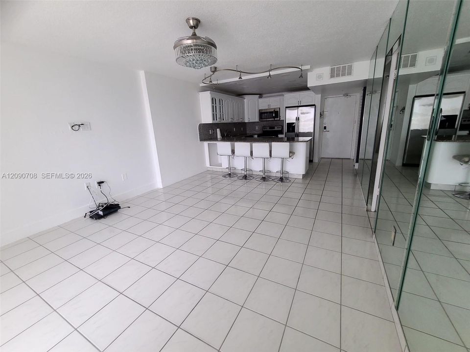 For Rent: $3,100 (1 beds, 1 baths, 655 Square Feet)