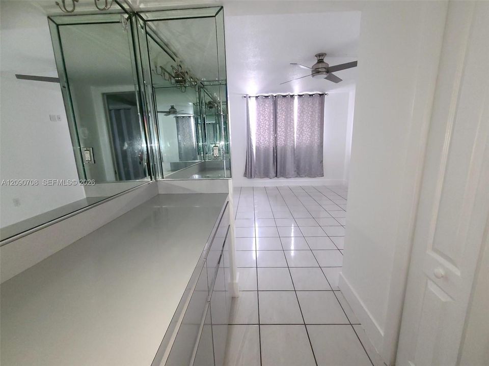 For Rent: $3,100 (1 beds, 1 baths, 655 Square Feet)