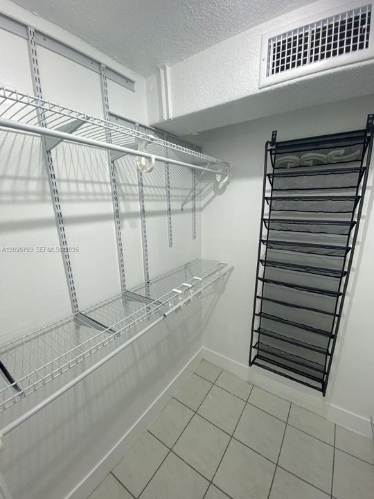 For Rent: $3,100 (1 beds, 1 baths, 655 Square Feet)