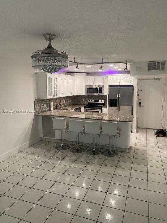 For Rent: $3,100 (1 beds, 1 baths, 655 Square Feet)