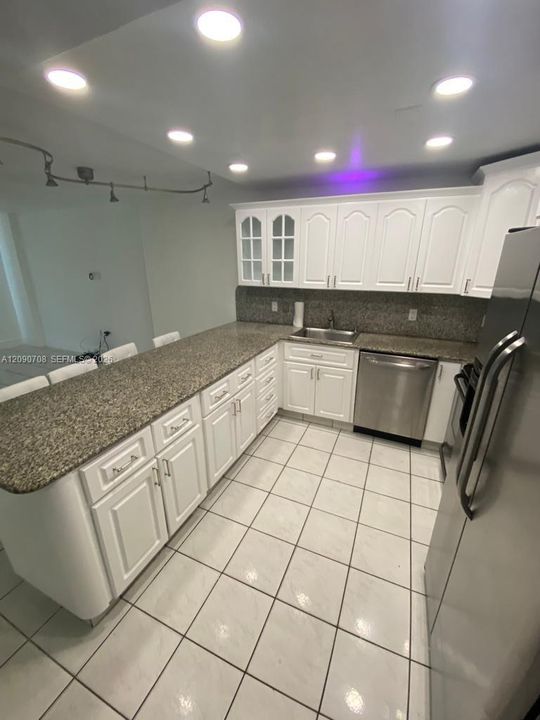 For Rent: $3,100 (1 beds, 1 baths, 655 Square Feet)