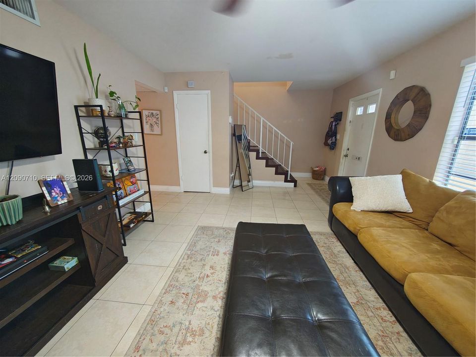 For Sale: $279,000 (2 beds, 2 baths, 1475 Square Feet)