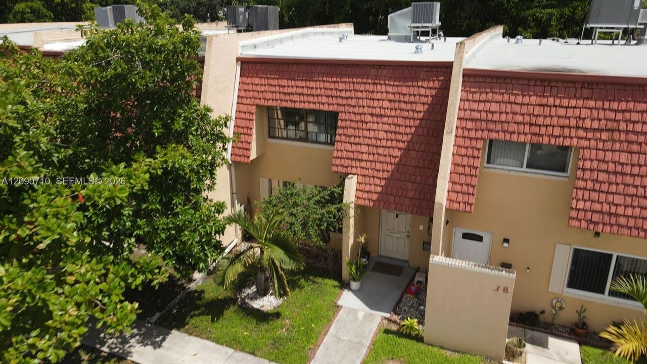 For Sale: $279,000 (2 beds, 2 baths, 1475 Square Feet)