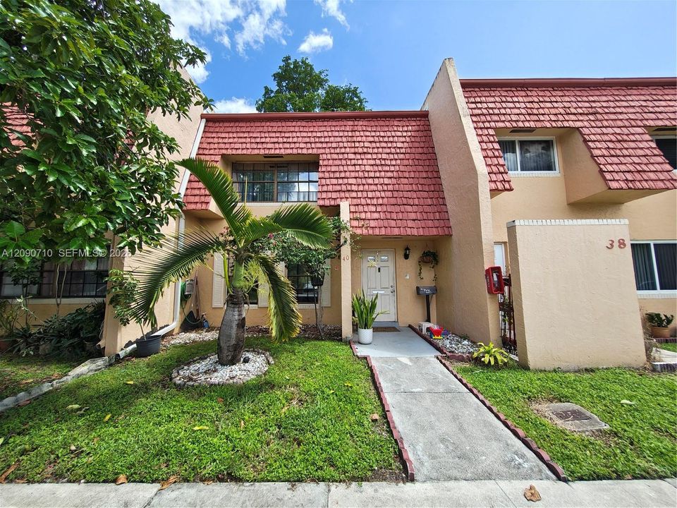 For Sale: $279,000 (2 beds, 2 baths, 1475 Square Feet)