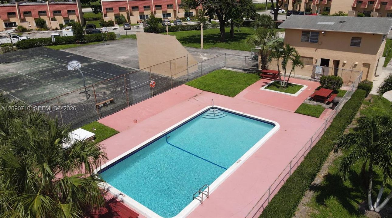For Sale: $279,000 (2 beds, 2 baths, 1475 Square Feet)