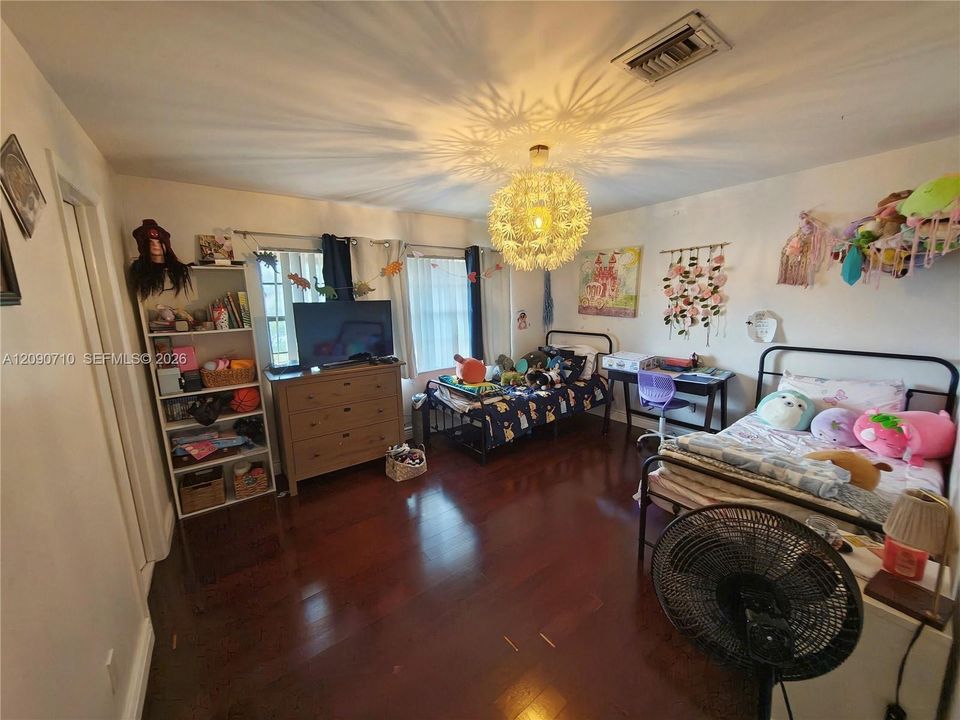 For Sale: $279,000 (2 beds, 2 baths, 1475 Square Feet)