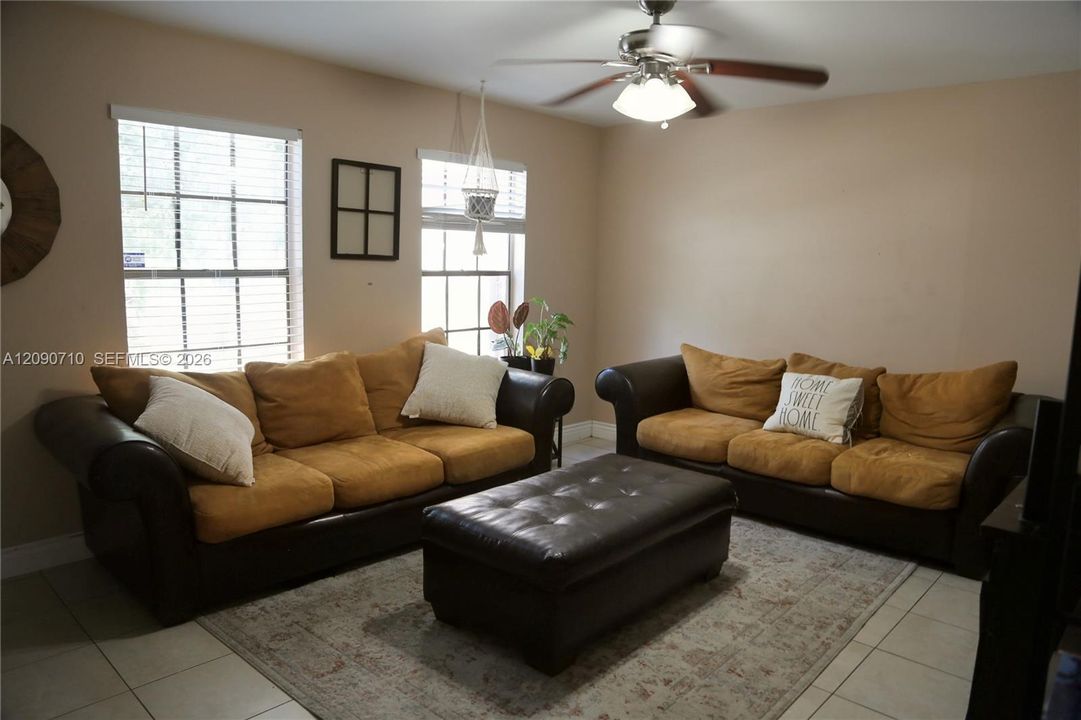 For Sale: $279,000 (2 beds, 2 baths, 1475 Square Feet)