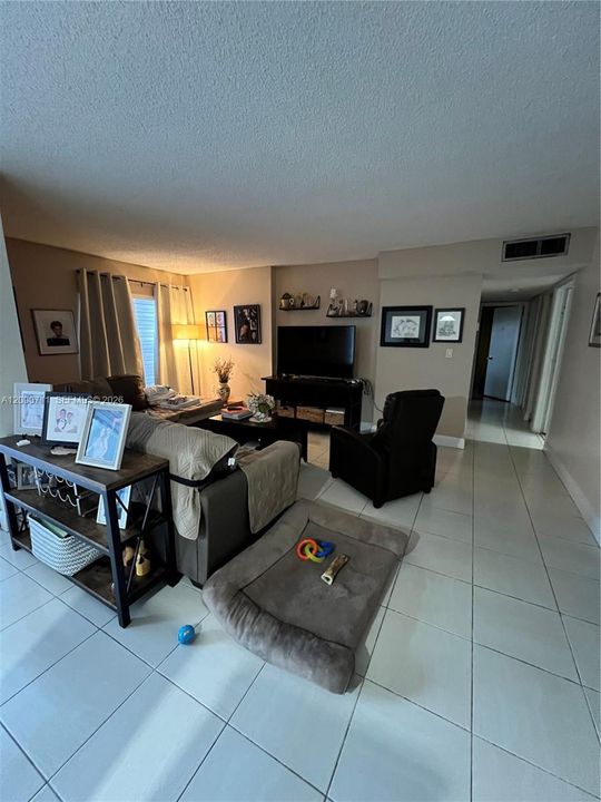 For Sale: $365,000 (3 beds, 2 baths, 1600 Square Feet)